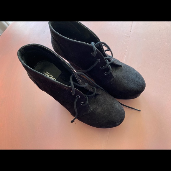 Soda woman’s size 8 wedge booties - Picture 5 of 5